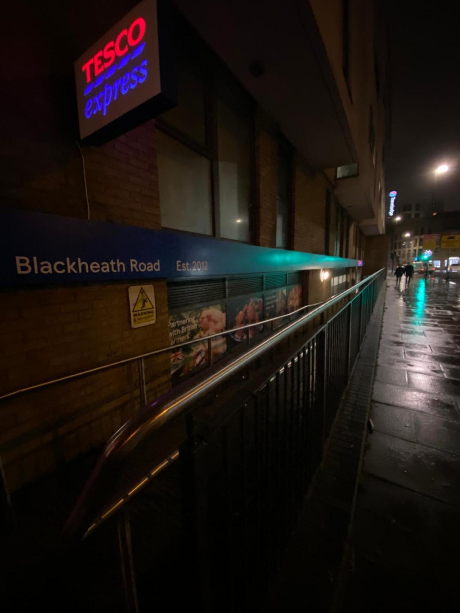 Xl Bright Room+parking+fridge+micro - 20min Bridge - 3 Min Walk To Train/bus Station Londra