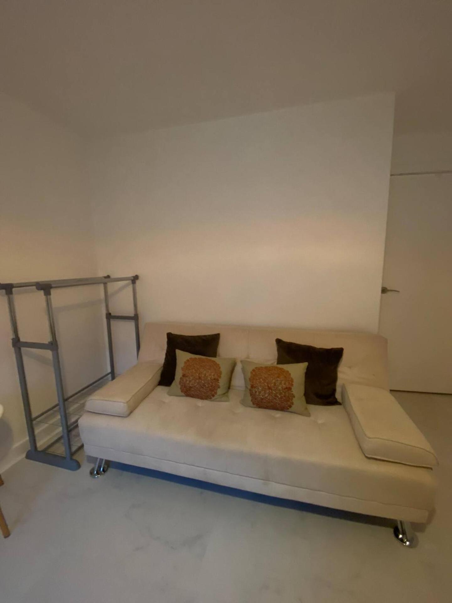 Alloggio in famiglia Xl Bright Room+parking+fridge+micro - 20min Bridge - 3 Min Walk To Train/bus Station Londra