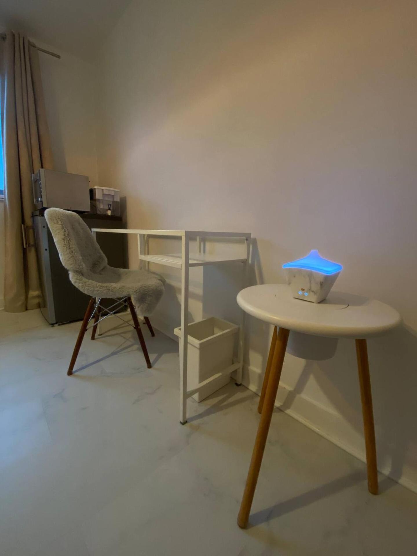 Xl Bright Room+parking+fridge+micro - 20min Bridge - 3 Min Walk To Train/bus Station Londra
