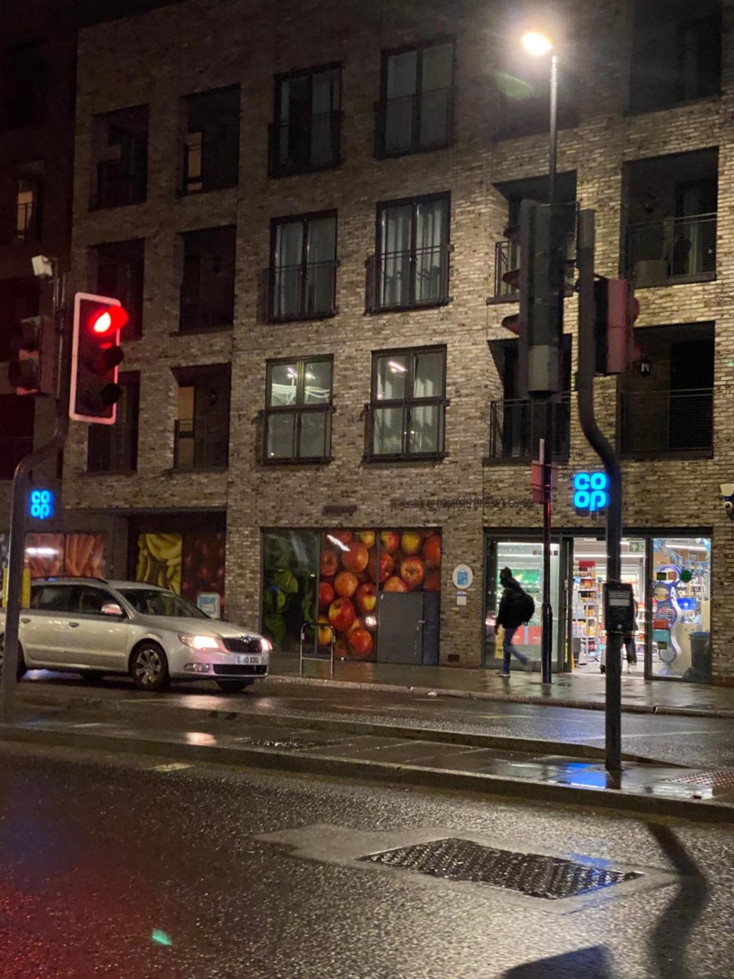 Xl Bright Room+parking+fridge+micro - 20min Bridge - 3 Min Walk To Train/bus Station * Londra